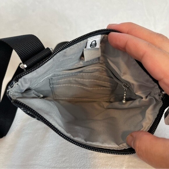 Baggallini Crossbody Bag Small - Picture 7 of 9